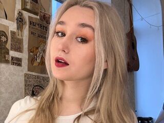 camgirl shaving pussy IlianaEggenberg