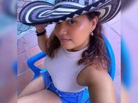 topless webcamgirl LauraPhol