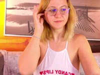 Big boobs + jelly butt + green eyes + friendly lady = ARRIANA. I