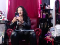 Curvy leather and latex queen. I enjoy wearing heels and  tease . I enjoy S-D relationships and switch the control. i have  experience on  fetish life.