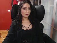 i am a sensual attractive woman who likes to tease and play with horny men