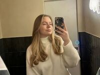 naked cam girl picture AryaThomas