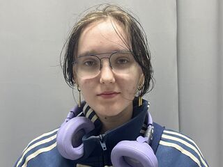 camwhore shaved pussy DoraDawson