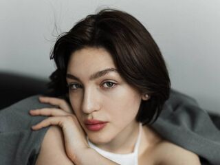 topless camgirl ElvieTorbett