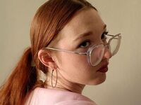 masturbating webcam girl EmilyBrewster