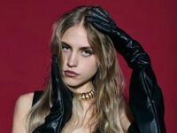 naked camgirl masturbating with vibrator EveTottingham