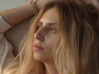 hot naked cam girl KiraBen