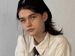 cam girl pic LeannMolineaux