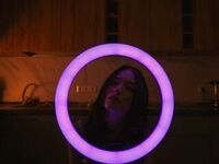 live webcam performer LessyLuiz