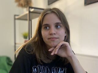 naughty camgirl MelisaVonk