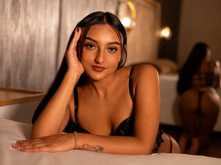 girl showing tits MelodyBetancourt