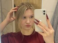 naked camgirl masturbating SkyeDavi