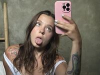 cam girl masturbating with dildo TomikaLuczki